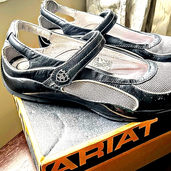 ARIAT FLATS NWT & BOX, VERY COMFORTABLE! - Picture 2 of 9